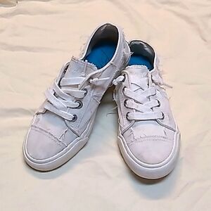 Women's Blowfish white sneakers shoe size 6.5